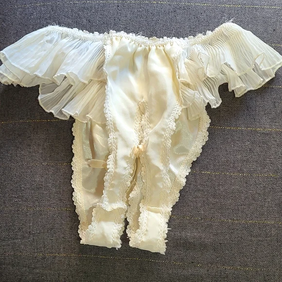 VTG Women's Crotchless Panties Cream Colored Lace + Silk Feeling Sz OSFA - Picture 4 of 9